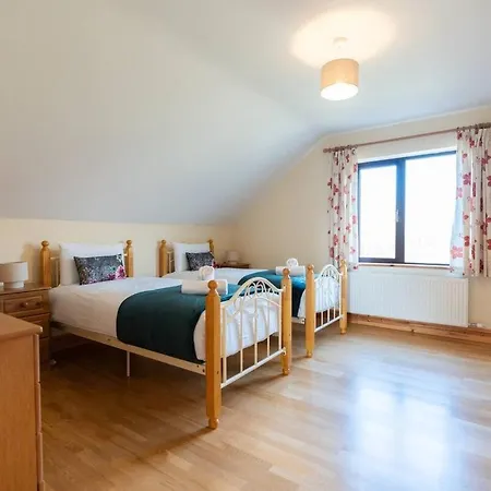 Tranquil Hideaway בית נופש דינגל
